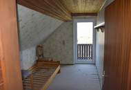 Sanierungsbedürftiges Mehrfamilienhaus mit großem Baugrundstück