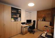 Exklusives Wohnen in sonniger Lage! Neuwertige, komplett möblierte Doppelhaushälfte mit Traunsteinblick!