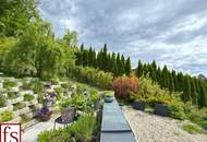 Exquisites Wohnhaus mit schönem Garten und Pool, Ruhelage mit Fernblick