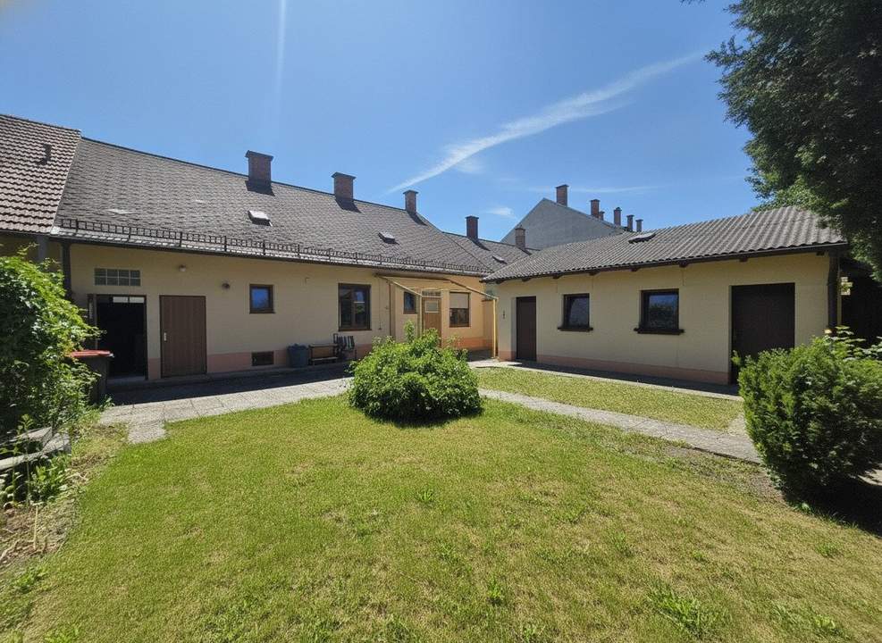 Charmantes Stadthaus in zentraler Lage von Stockerau - 4 Zimmer, idyllischer uneinsehbarer Garten und Nebengebäude