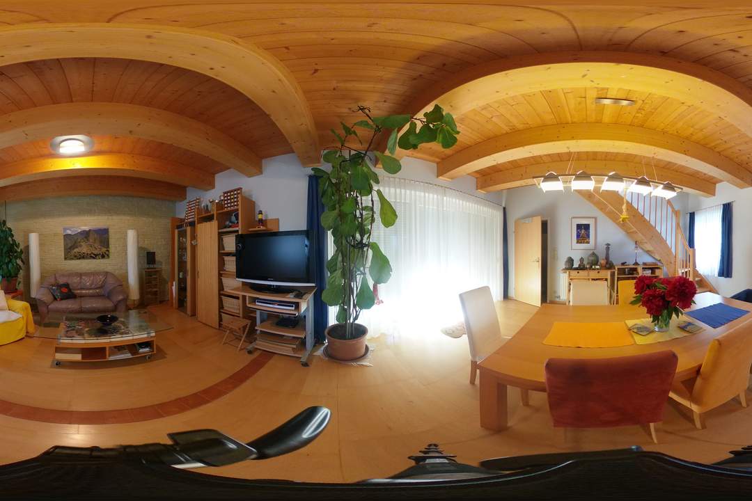 Anwesen mit fantastischer Fernsicht, einem Golfplatz sowie einer Therme vor der Haustür