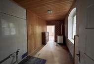 Stark sanierungsbedürftiges Haus