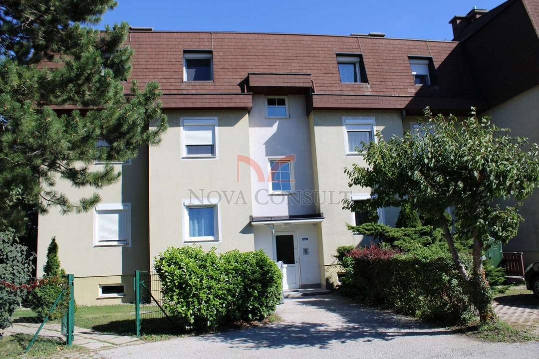 Helle Familienwohnung mit Balkon und PKW-Stellplatz!