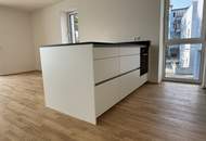 Top-Wohnung mit Riesenterrasse, Küche und Garage im Zentrum