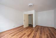 ++AIRBNB++ Unlock the Potential – 3-Room Period Apartment to Make Your Own