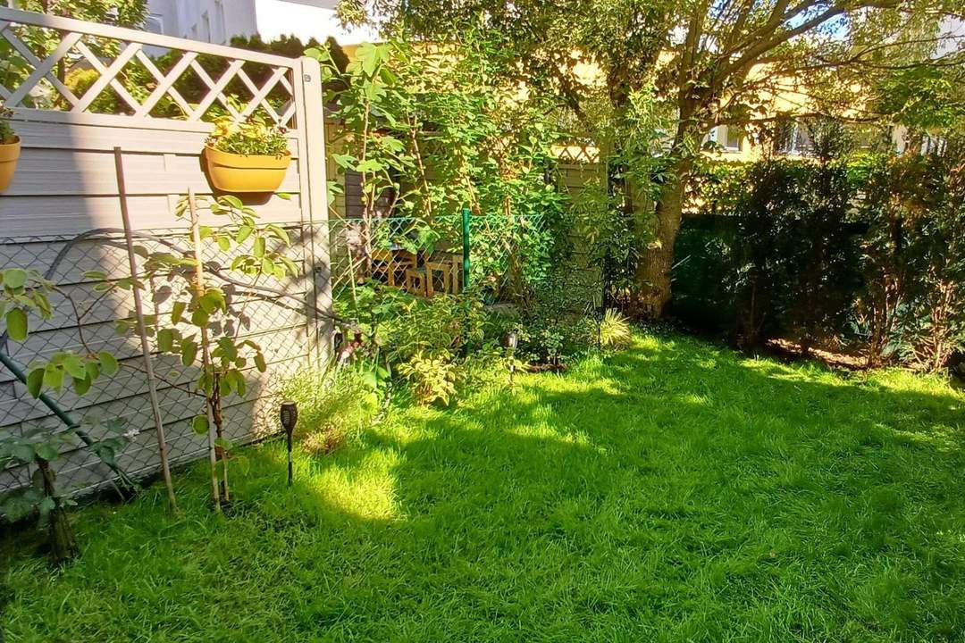 Schicke Gartenmaisonette mit Loggien, Balkon und Garage