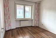 Vermietete Wohnung und Büroräumlichkeiten inkl. Garagen + Swimmingpool