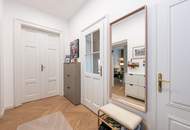 Stilechte, professionell generalsanierte Altbauwohnung mit Balkon