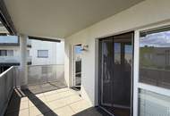 RUHIG WOHNEN. ENTSPANNT LEBEN. – 3 ZIMMER MIT BALKON & POOL | ZELLMANN IMMOBILIEN