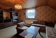 Sonniges Grundstück mit sanierungsbedürftigem Haus voller Charme