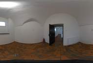 **Einzigartige Gewerbeimmobilie im historischen Gebäude, modern saniert, Top1, 243m² &amp; Top2, 221m², flexibel zusammenlegbar, großzügige Parkflächen**