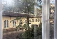 Wunderschöne 2-Zimmer Altbauwohnung mit Flair - UNBEFRISTET // Beautiful 2-Room Apt. in Century Building with flair - UNLI. RENT //