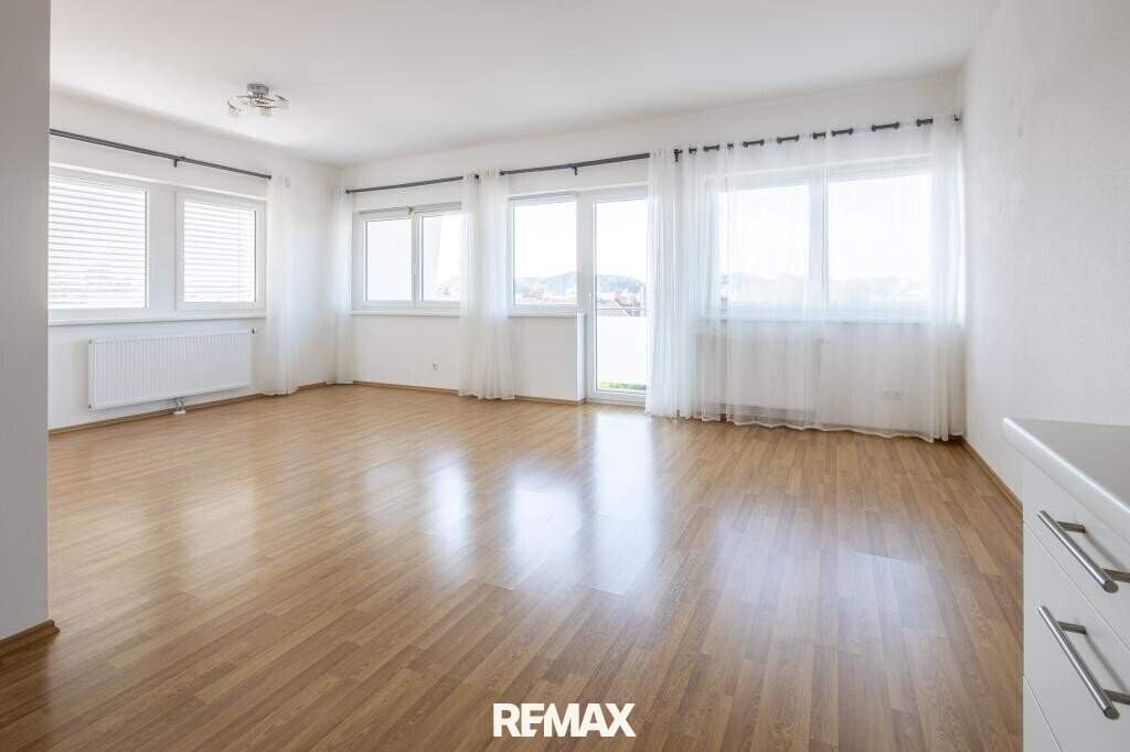 Moderne 3-Zimmer-Wohnung mit sonnigem Balkon und Traunsteinblick