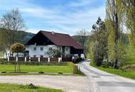 Bauernhaus mit Nebengebäude und Feldern in Durchham