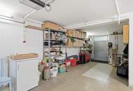 Imposante Landhausstil-Liegenschaft eingebettet in einem idyllischen Gartenparadies mit Schwimmteich und Grünbestand