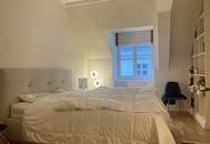 GROßZÜGIGE 3 -ZIMMER-MANSARDENWOHNUNG IM STADTPALAIS