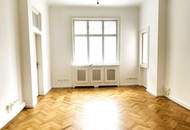 Großräumige 5-Zimmerwohnung im klassischen Altbau