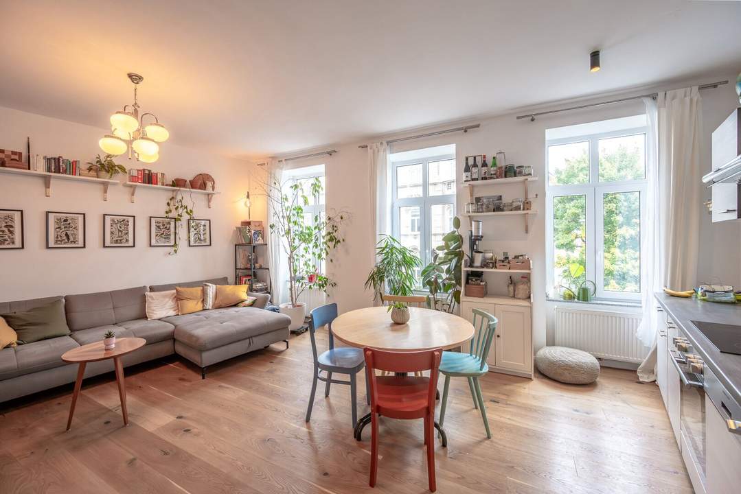 ++NEU++ Großartige 2-Zimmer ALTBAUWohnung in fantastischer Lage mit Balkon!