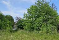 Platz für Wohnträume – großes, erschlossenes Grundstück mit Altbestand - für Familie oder Projektbau