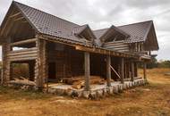Massives Rundholz-Blockhaus als Rohbau inklusive Dachkonstruktion und Montage – ohne Grundstück und Bodenplatte!