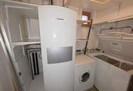 Gediegenes Stockhaus in grüner Umgebung