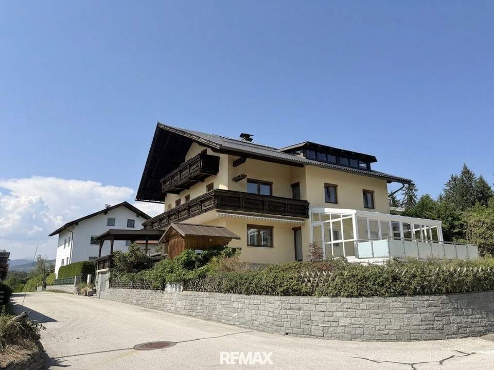 Großzügiges, teilweise renovierungsbedürftiges Mehrfamilienhaus in attraktiver Aussichtslage in Feldkirchen