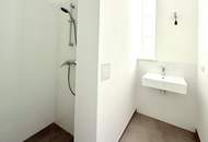 Erstbezug nach Sanierung - Stilaltbauwohnung mit kleinem Balkon