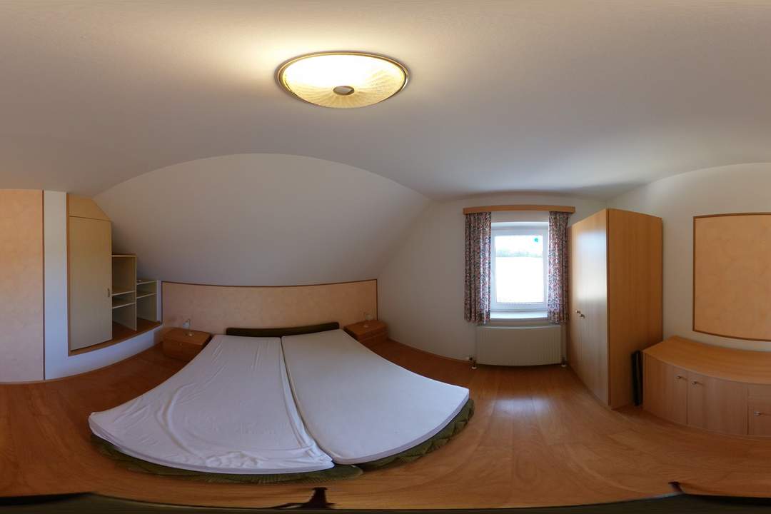 Golfer und Thermenliebhaber aufgepasst! Entzückende ruhige Terrassenwohnung mit Reihenhauscharakter