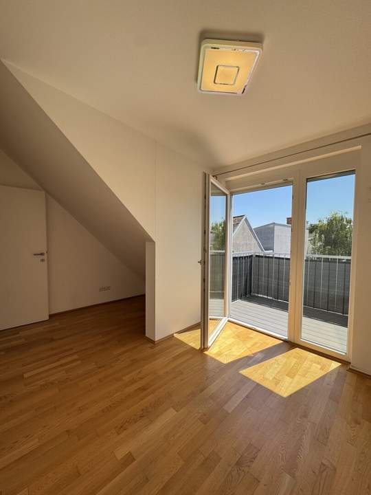 ***Moderne 2-Zimmer-Dachgeschosswohnung mit zwei Balkonen in Ruhelage nahe U1***