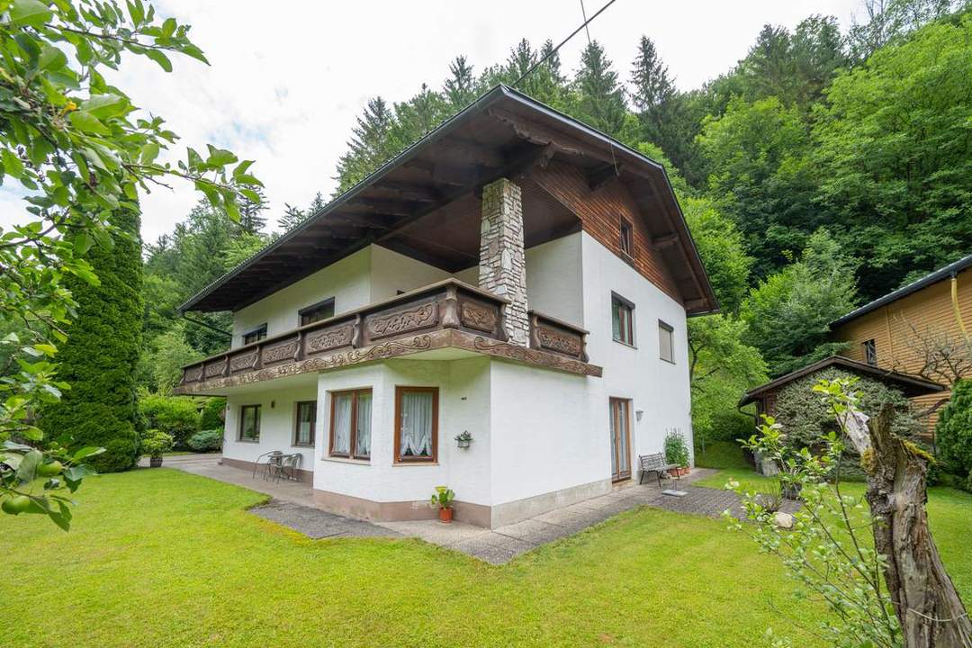 WOHNEN IM GRÜNEN – 242 m² WOHN-NUTZFLÄCHE – 3.903 m² GRUNDSTÜCK! Charmantes Einfamilienhaus voller Potenzial und zahlreicher Gestaltungsmöglichkeiten!