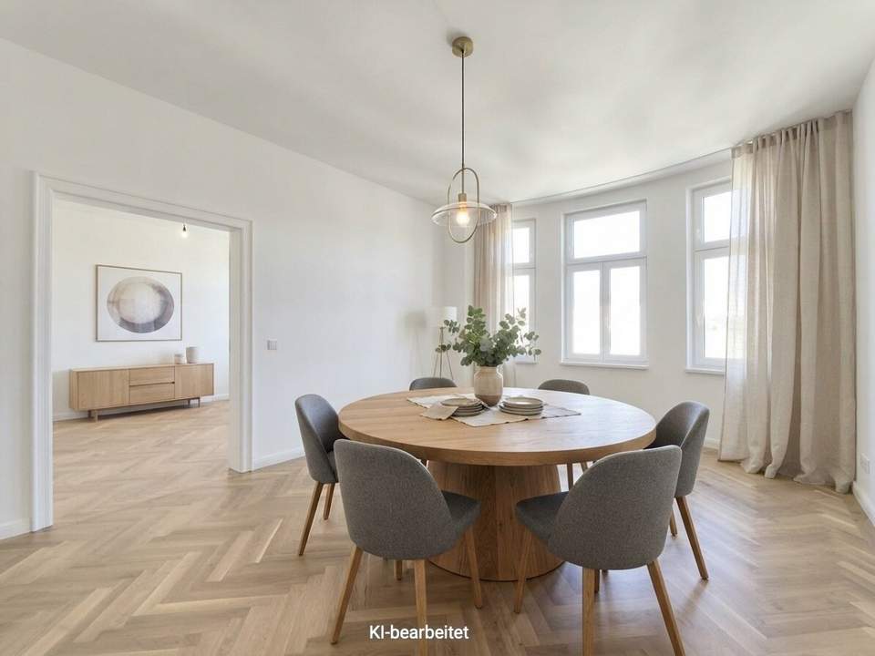 Sanierter Altbau mit 5-Zimmer - inkl. hofseitiger Loggia