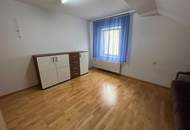 Einfamilienhaus zum Wohlfühlen mit uneinsehbarem Garten im Zehnerviertel von Wr. Neustadt!