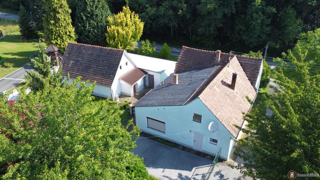 Burgauberg: Sanierungsbed. Haus in erhöhter Lage inkl. Carport und Garage