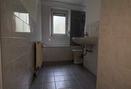 Gemütliche 3- Zimmer Wohnung im Erdgeschoss bietet ein ideales Zuhause für kleine Familien oder Paare - inmitten einer grünen Umgebung ohne auf beste Infrastruktur verzichten zu müssen! Erstbezug nach Sanierung!