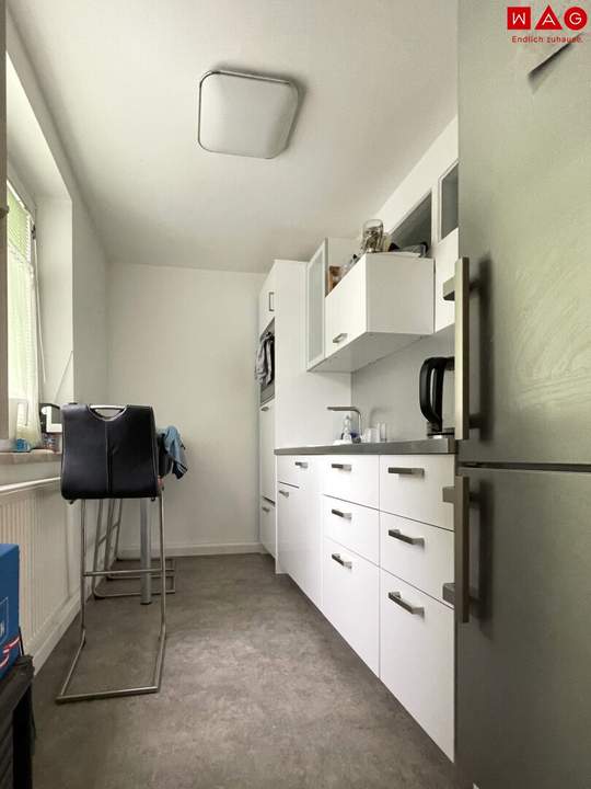 Singles aufgepasst! Gepflegte, helle 1-Raum-Wohnung mit idealer Raumaufteilung in Steyr Münichholz: komfortabel, erschwinglich und mitten im Grünen! Praktischer Abstellraum, Aufzug und modernes Badezimmer inklusive!