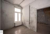 Geschäftslokal mit breiter Straßenfront, großen Schaufensterflächen und flexiblem Grundriss nahe Mariahilferstraße