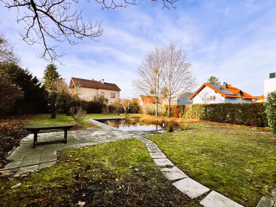 Reduzierter Kaufpreis!!!- Charmantes 1.202 m² Grundstück mit kleinem Haus und viel Potenzial (ca. 750- 800 m² Wohnfläche möglich!)