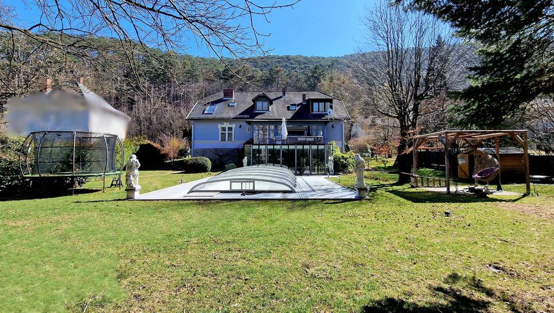 Jahrhundertwende-Villa in exklusiver Lage mit modernem Komfort und Pool, in 2560 Berndorf!