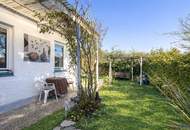 ENTZÜCKENDES KLEINFAMILIENHAUS MIT WEINKELLER / SCHÖNER GARTEN MIT TERRASSE, GRILLHÜTTE UND SCHUPFEN / VIEL POTENZIAL / RUHIGE SIEDLUNGSLAGE