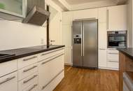 Ruhige, lichtdurchflutete 3-Zimmer-Dachgeschosswohnung mit zwei großzügigen Terrassen, Nähe U4!