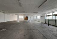 Lagerhalle und Werkstatt in praktischer Lage