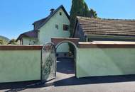 Sofort verfügbares Wohnhaus mit Garage und Nebengebäuden
