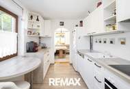 GRÜNDBERGSIEDLUNG | Einfamilienhaus mit traumhaftem Garten, Pool, Carport & Garage in sonniger Grünlage!