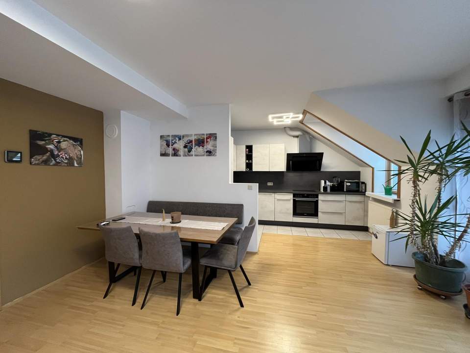 Neuwertige Eigentumswohnung im Dachgeschoss – 4 Zimmer mit Balkon & Tiefgarage in Waidhofen/Zell