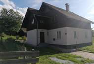 Sanierungsbedürftiges Zweifamilienhaus mit Nebengebäuden in Traumlage