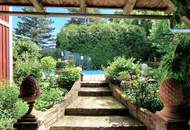 SEHR GERÄUMIGES EIN-ZWEIFAMILIENHAUS MIT STIL IN SONNIGER LAGE