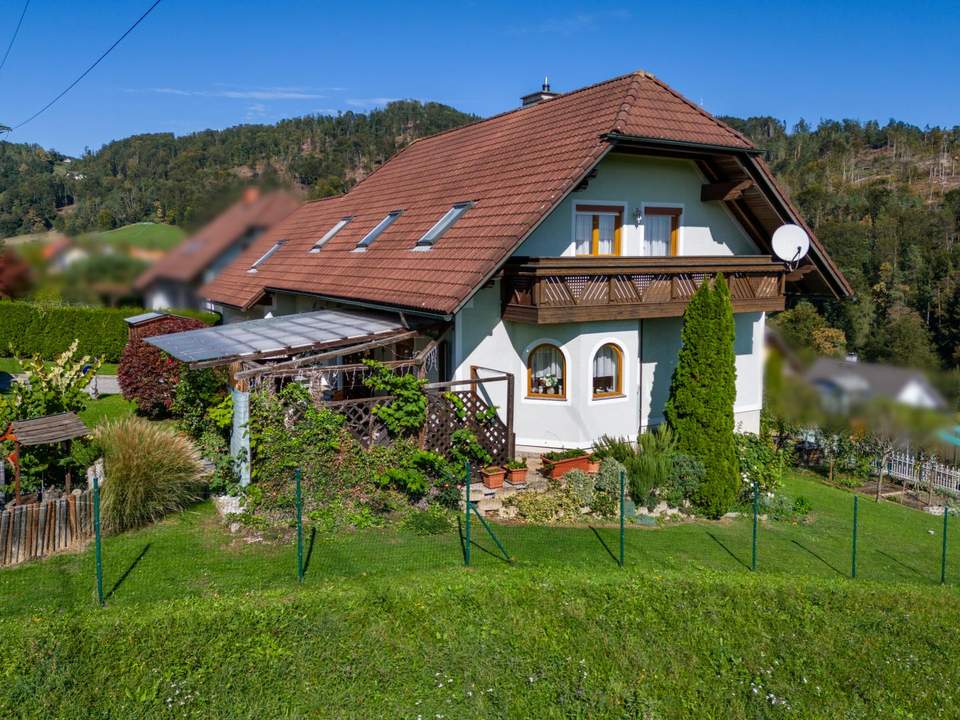 Großzügiges Einfamilienhaus in Aussichtslage mit großem Grundstück