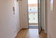 klimatisierte Dachgeschoss 2-Zimmer Wohnung mit zwei Balkone!