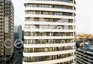 Fantastischer Erstbezug mit durchdachtem Grundriss, Balkon und Sonnenuntergang (Doorman, Gym, Pool, Lounges)