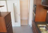 "2-Zimmer-Eigentumswohnung; extra Küche; Abstellraum; Loggia; direkt bei der U1!"